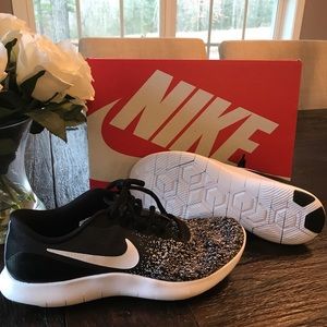 Nike Flex Contact Black/White Flyknit Sneakers